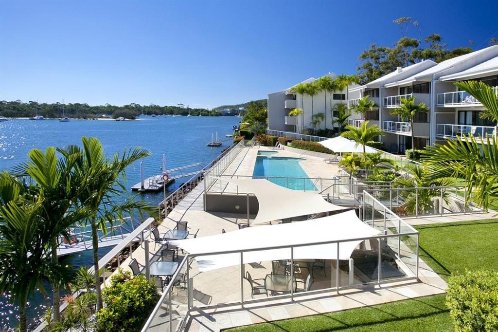 Deluxe Two-Bedroom Apartment Waterfront