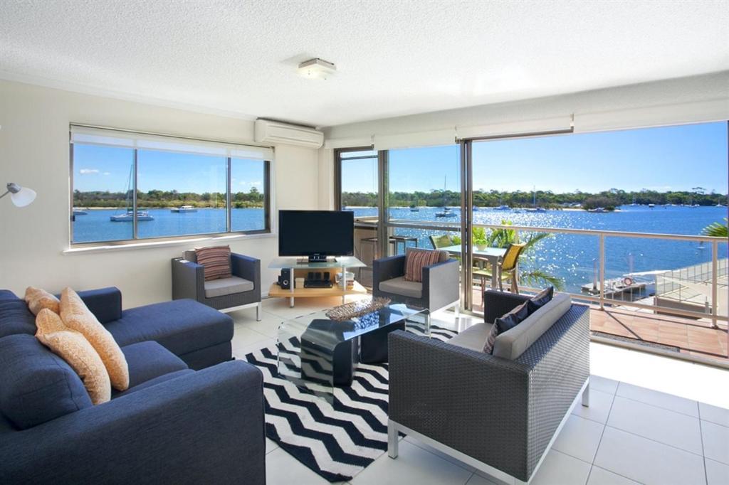 Deluxe Two-Bedroom Apartment Waterfront