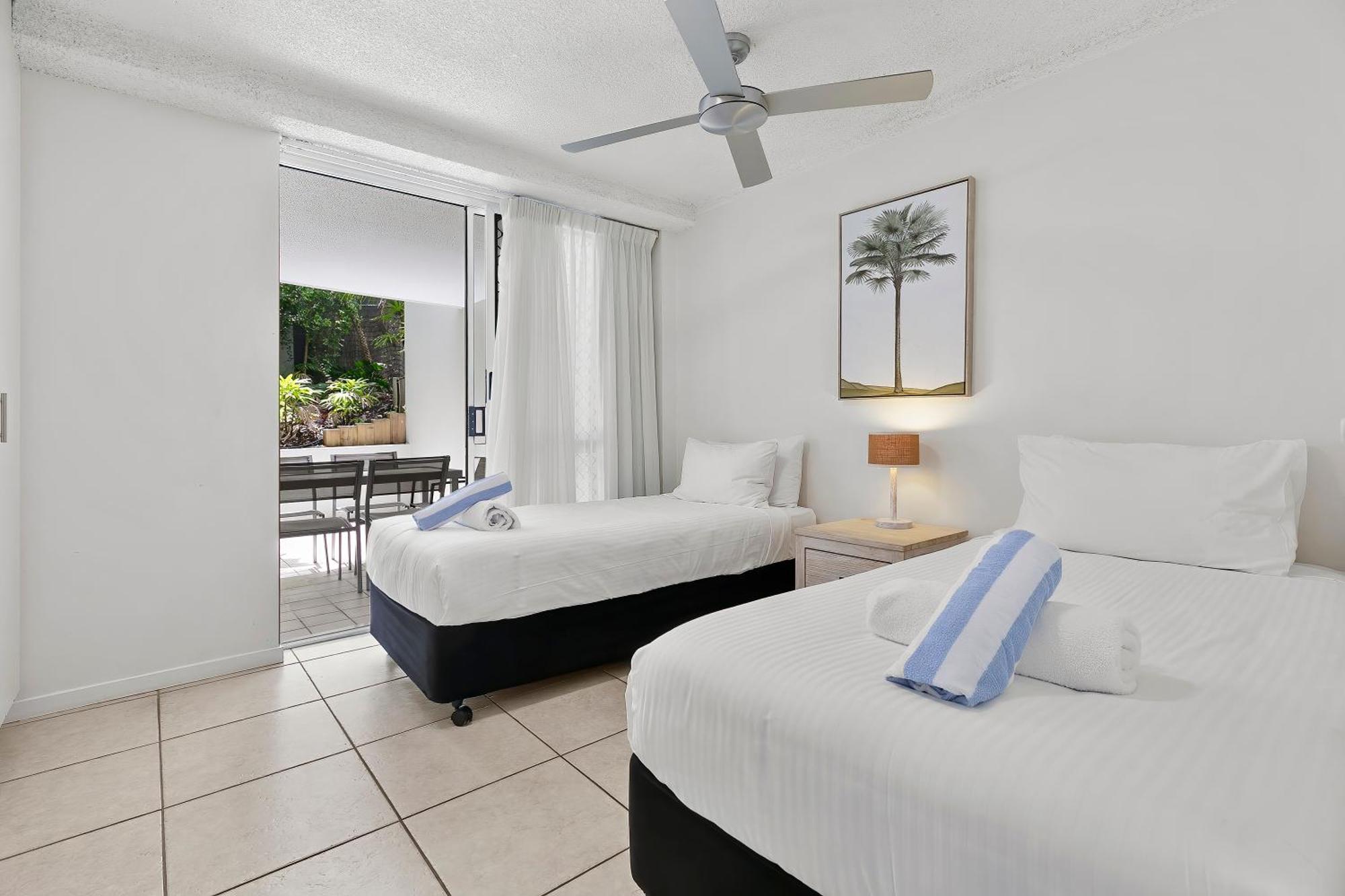 Three-Bedroom Apartment with Balcony,1499544613:JPEG