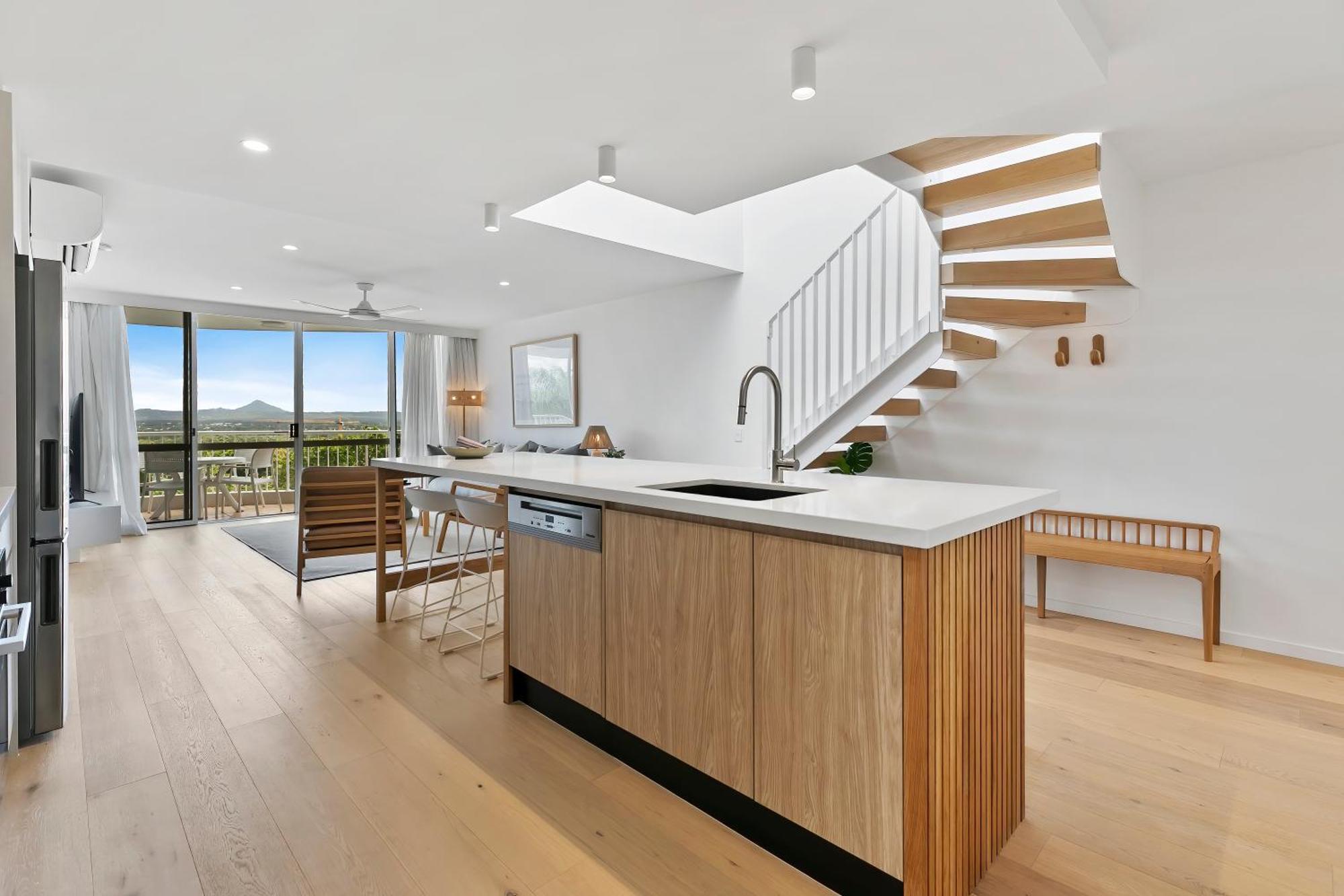 Three-Bedroom Apartment Lake View