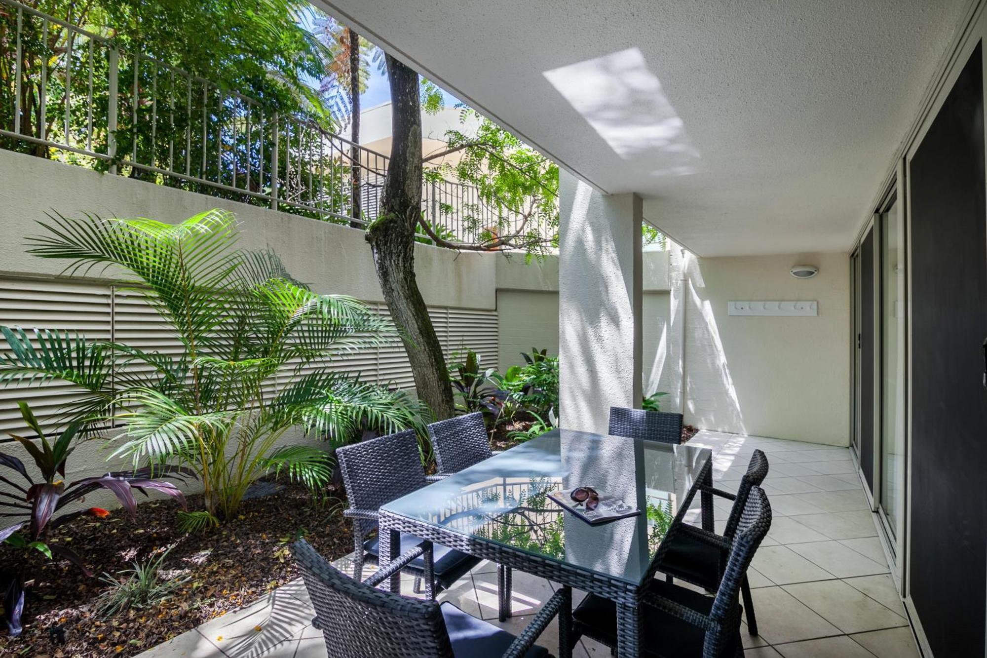 Two-Bedroom Apartment - Ground Floor Garden With Patio