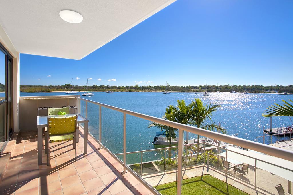 Deluxe Two-Bedroom Apartment Waterfront