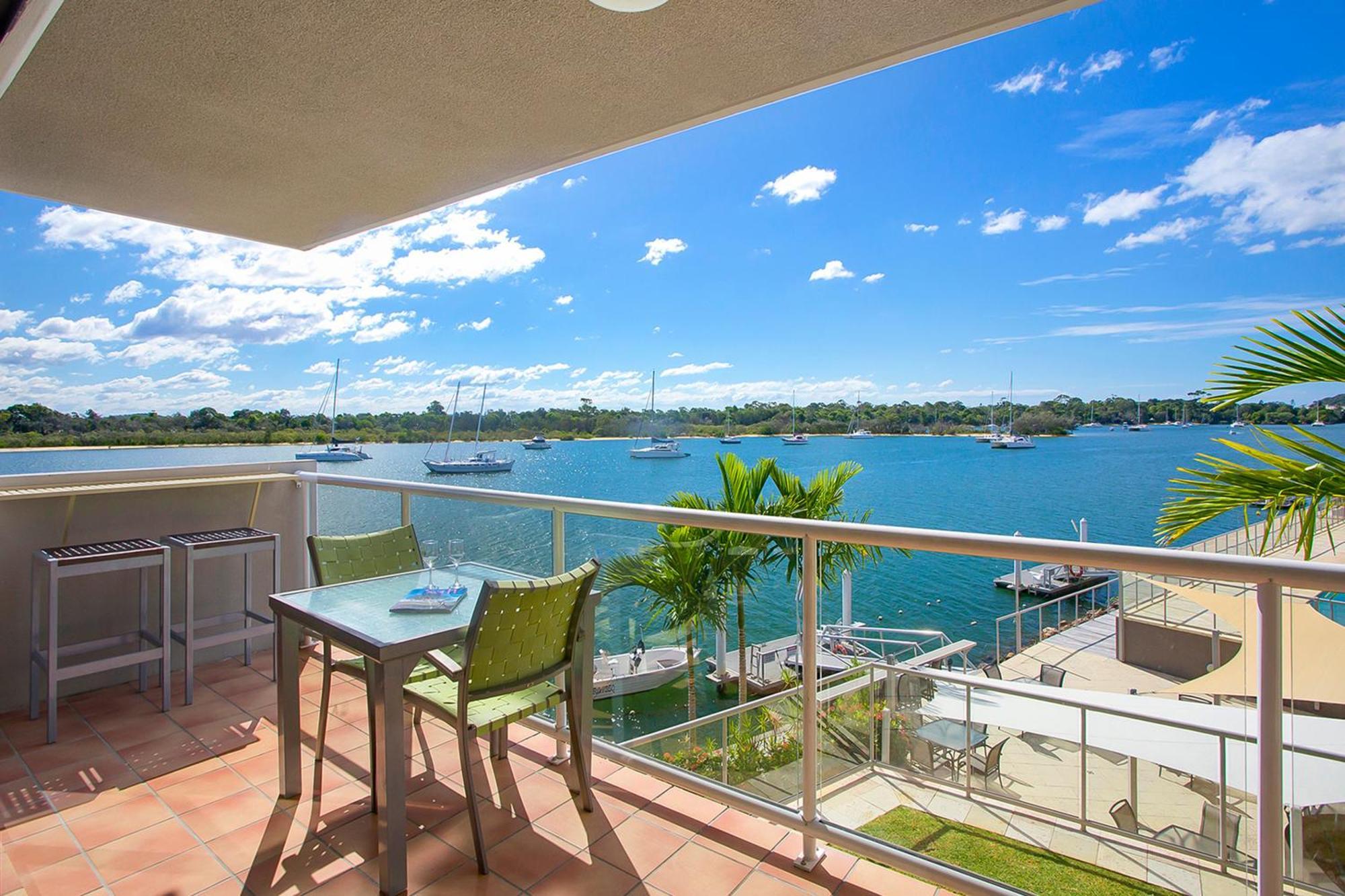 Deluxe Two-Bedroom Apartment Waterfront