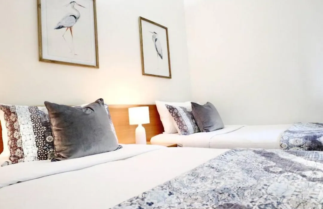 8401 Modern 2 Bedroom Apartment With Ocean Glimpses-1
