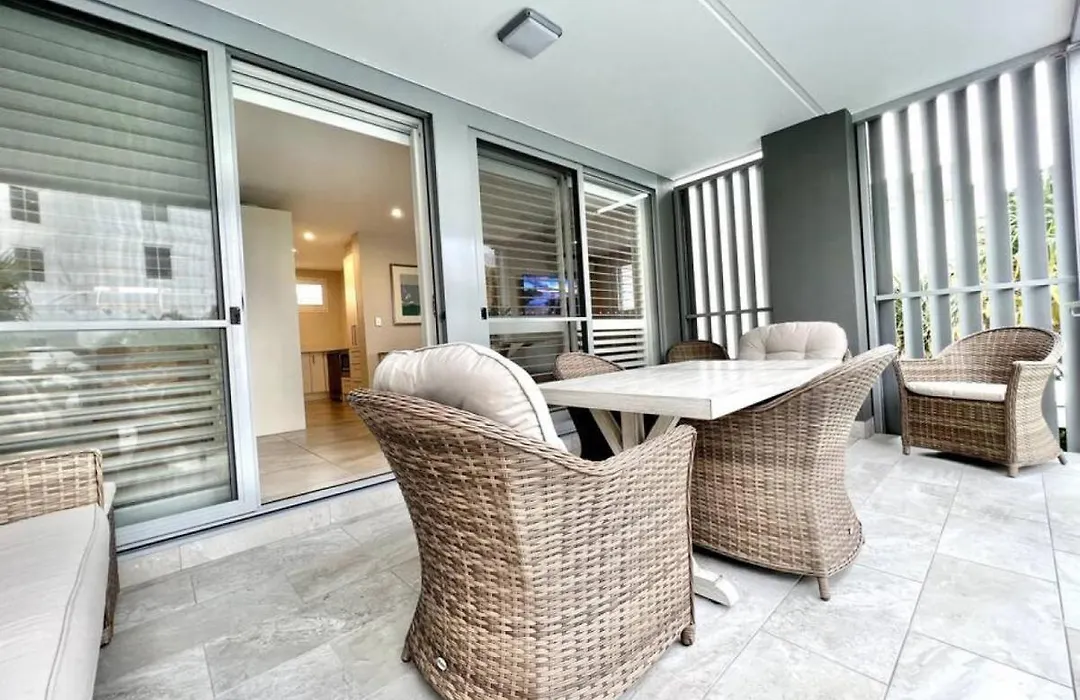 6Apt Beautifully Renovated On Hastings Street-1