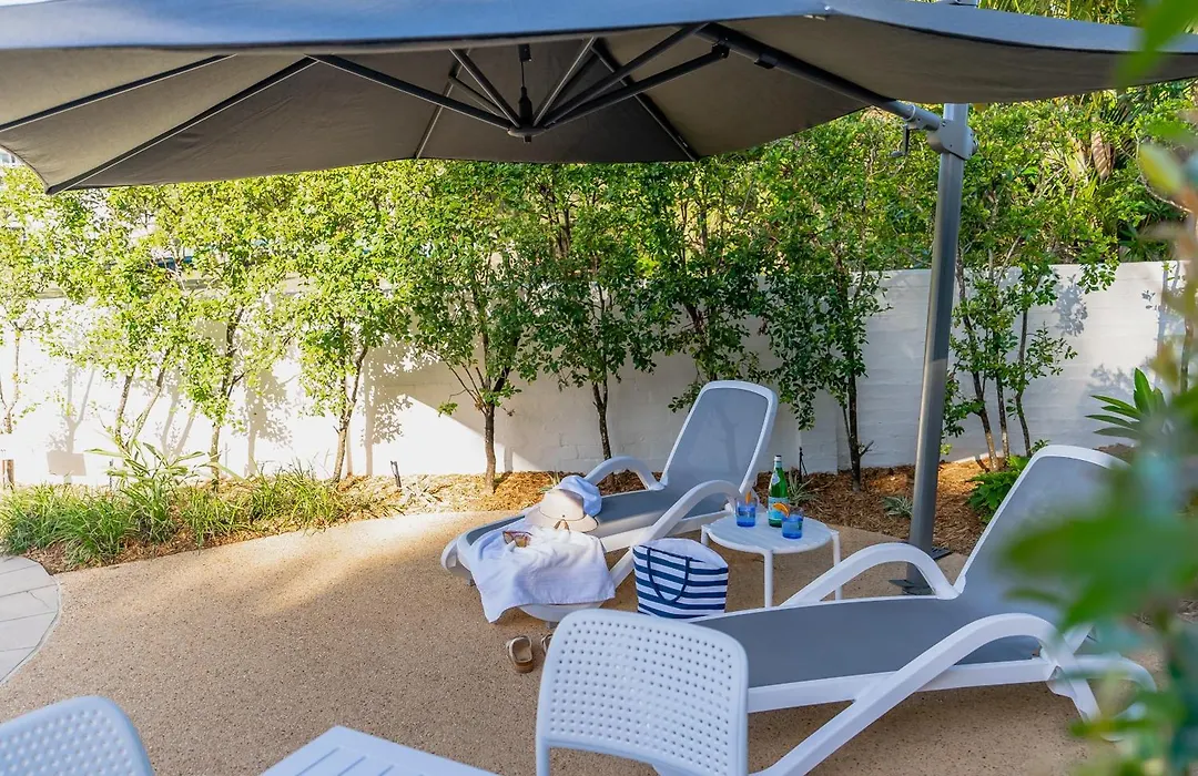 Mid-Level Riverfront 2 Bedroom Apartment Steps From Hastings Street - By Stay Noosa-1