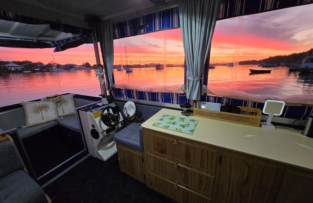 Liquid Paridise Noosaville Houseboat "Experience More"-1