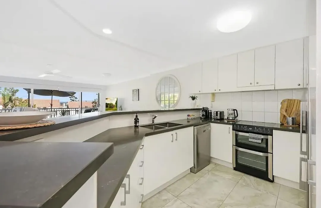Hampton S Style Beach Retreat In Noosa S Heart-1
