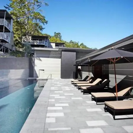8401 Modern 2 Bedroom Apartment With Ocean Glimpses-3
