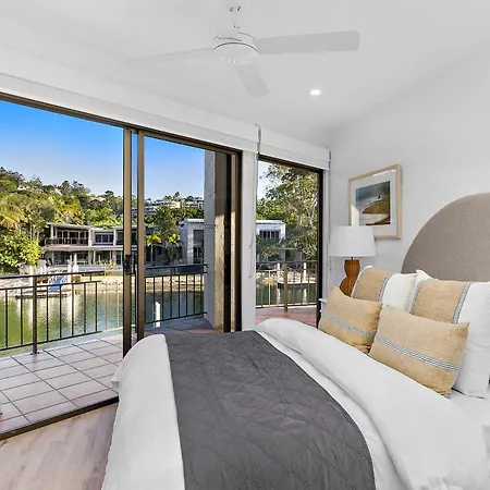 Mid-Level Riverfront 2 Bedroom Apartment Steps From Hastings Street - By Stay Noosa-2