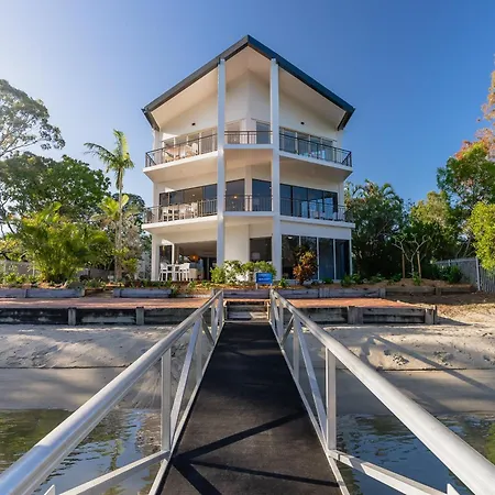 Mid-Level Riverfront 2 Bedroom Apartment Steps From Hastings Street - By Stay Noosa-3