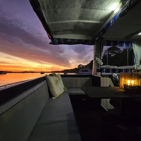 Liquid Paridise Noosaville Houseboat "Experience More"-2