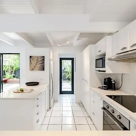 'Villa One' Walk To Noosa Beach & Hastings Street-2