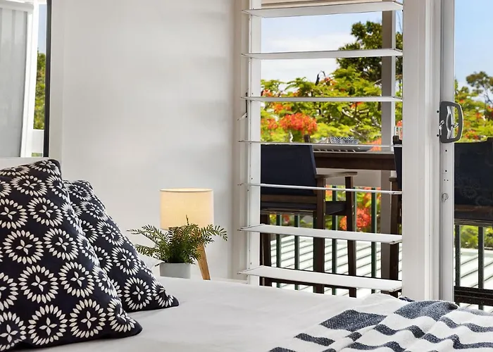 Ocean Views Central To Everything , 2 Bed, 2 Minute Walk To Beach Apartment Noosa Heads