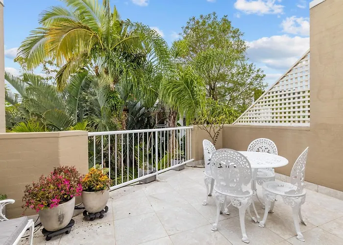 Little Cove Gem - Walking Distance To The Most Famous Noosa Beach!
