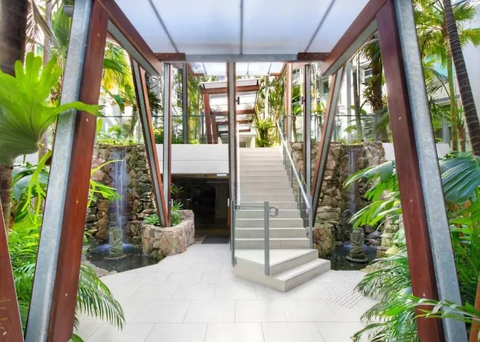 7Em Freshly Renovated Hastings Street 2 Bedroom Noosa Heads