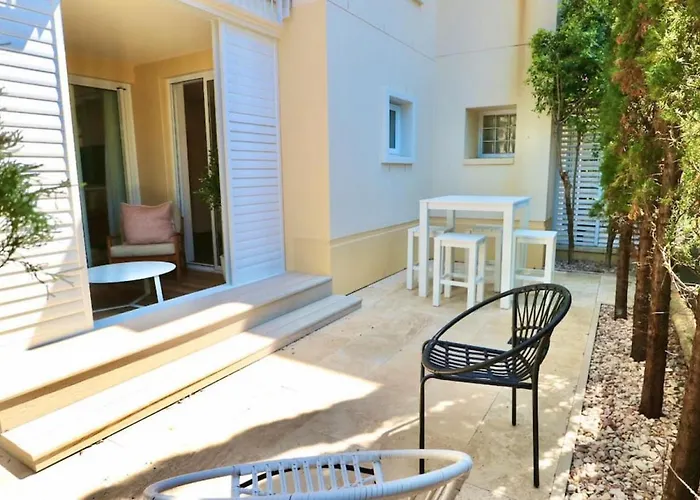 617 Hastings Street Metres To The Beach Noosa Heads