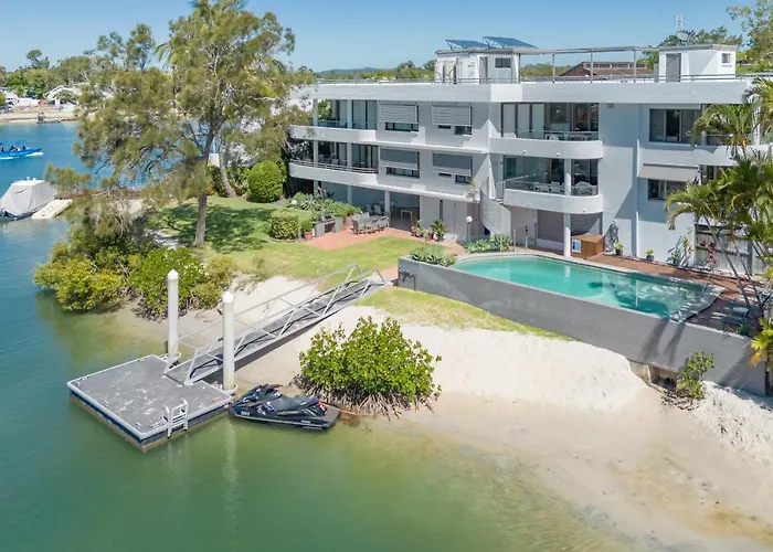 Peaceful Riverside Living, Noosa Heads