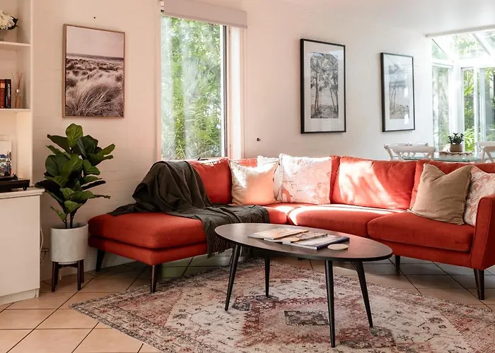 Cute Little Cove Gem…Walking Distance To Beach! Noosa Heads