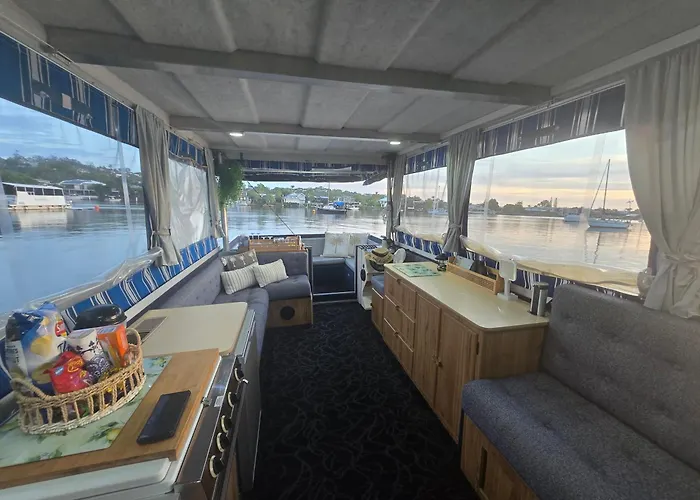 Liquid Paridise Noosaville Houseboat "Experience More"