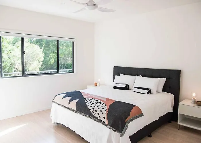 "Palm Retreat" - Private, Spacious And Bright Noosa Heads