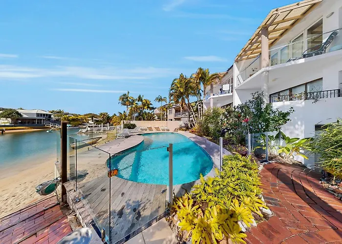 11 St Tropez Apartment Noosa Heads