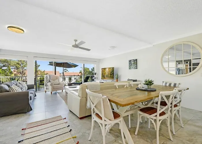 Hampton S Style Beach Retreat In Noosa S Heart