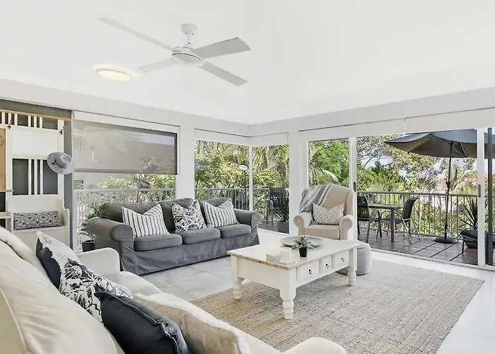 Hampton S Style Beach Retreat In Noosa S Heart