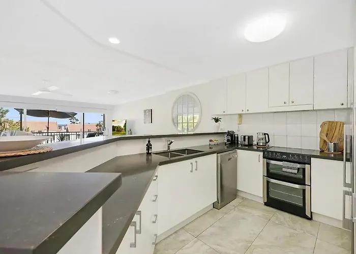 Hampton S Style Beach Retreat In Noosa S Heart