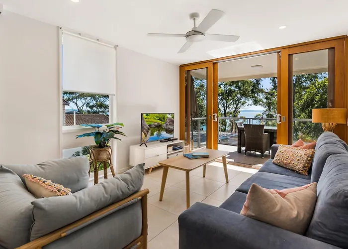 Little Cove Lodge 4 Park Road 24 Noosa Heads