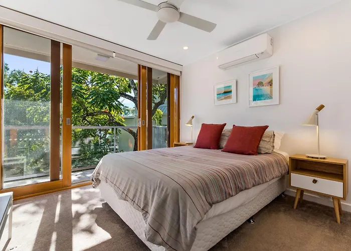 Little Cove Lodge 4 Park Road 24 Noosa Heads